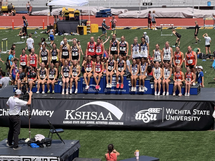 girls 4x1 podium