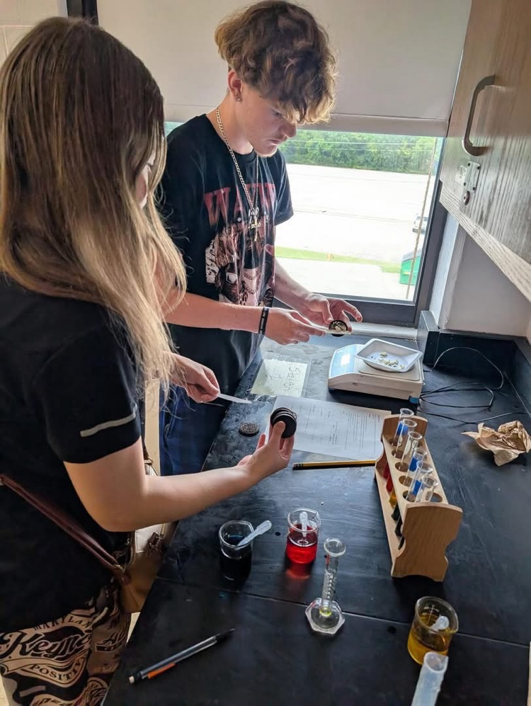 photo of students in science lab 