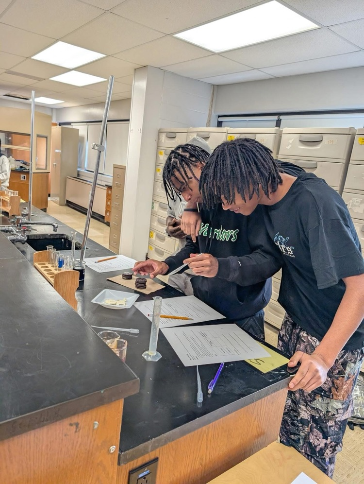 photo of students in science lab 