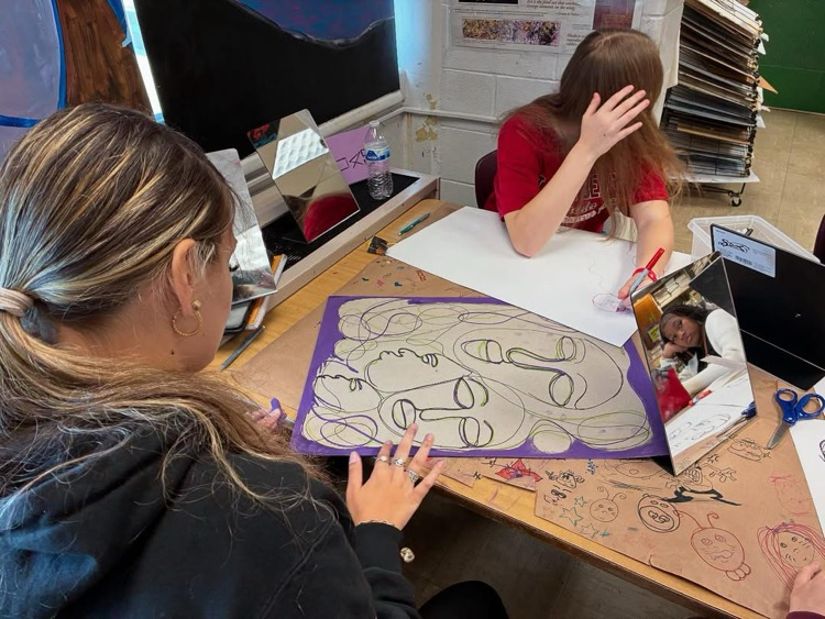 art students, drawing continuous line art 8645