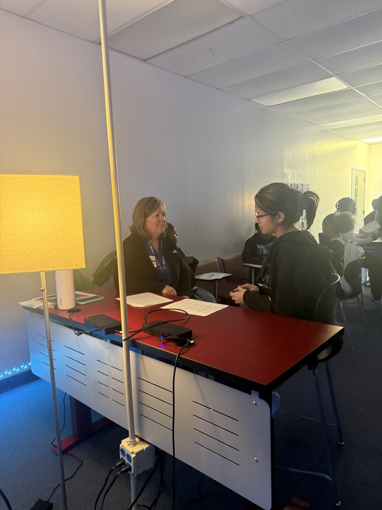 Huge success at last week's mock interviews for our business students! 👔🤝 They practiced their pitches, answered tough questions, and received invaluable feedback from industry leaders. Talk about preparing for the real world! 🚀 A massive THANK YOU to all our dedicated business partners who volunteered their time and expertise. Your support is crucial in preparing our Chargers for success! 💙⚡️