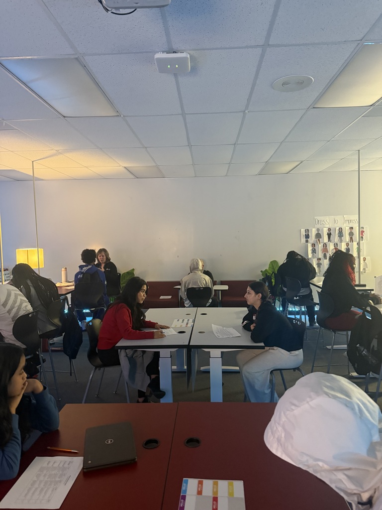 Huge success at last week's mock interviews for our business students! 👔🤝 They practiced their pitches, answered tough questions, and received invaluable feedback from industry leaders. Talk about preparing for the real world! 🚀 A massive THANK YOU to all our dedicated business partners who volunteered their time and expertise. Your support is crucial in preparing our Chargers for success! 💙⚡️