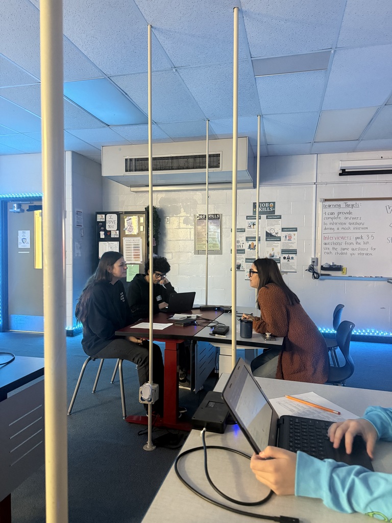 Huge success at last week's mock interviews for our business students! 👔🤝 They practiced their pitches, answered tough questions, and received invaluable feedback from industry leaders. Talk about preparing for the real world! 🚀 A massive THANK YOU to all our dedicated business partners who volunteered their time and expertise. Your support is crucial in preparing our Chargers for success! 💙⚡️