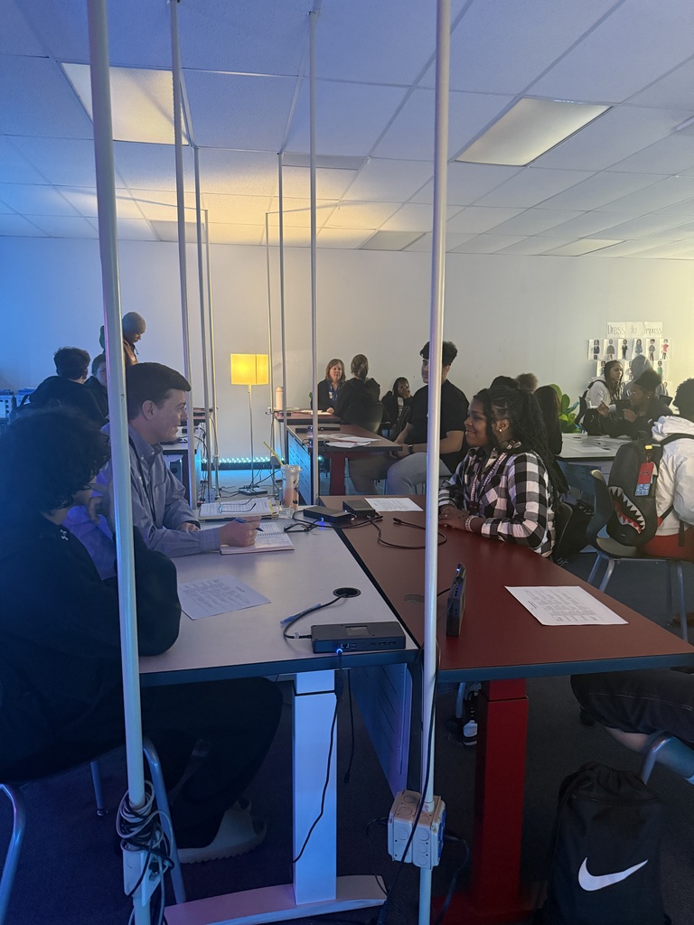 Huge success at last week's mock interviews for our business students! 👔🤝 They practiced their pitches, answered tough questions, and received invaluable feedback from industry leaders. Talk about preparing for the real world! 🚀 A massive THANK YOU to all our dedicated business partners who volunteered their time and expertise. Your support is crucial in preparing our Chargers for success! 💙⚡️