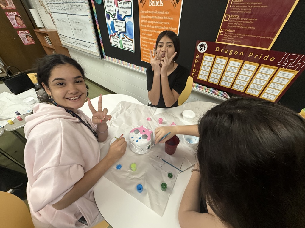 students working on their ofrenda competition