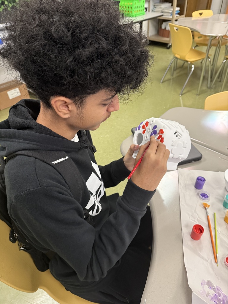 students working on their ofrenda competition
