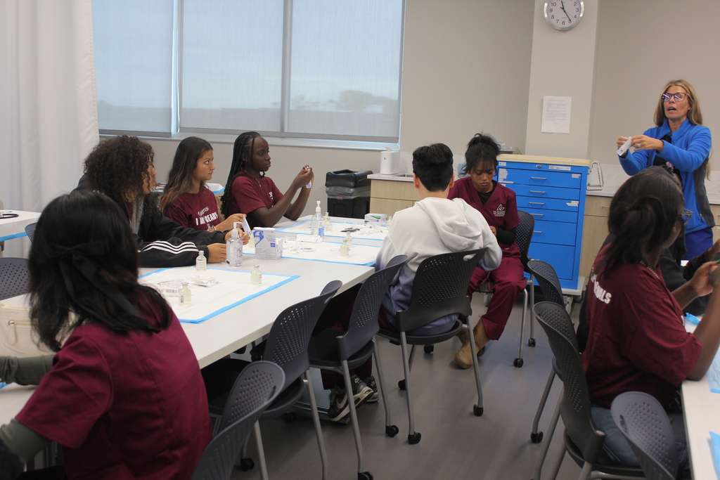 Hands-on healthcare exploration! 🩺 Our Health Science students recently had an incredible experience on their college tour at Galen College of Nursing!  Students didn't just walk the campus—they stepped right into the action, engaging in hands-on simulations in Galen's state-of-the-art labs. They got a real feel for nursing, patient care, and the advanced skills required for their future careers.  Thank you to Galen College of Nursing for giving our Chargers this amazing, practical look at the post-secondary pathway in healthcare! 💙⚡️