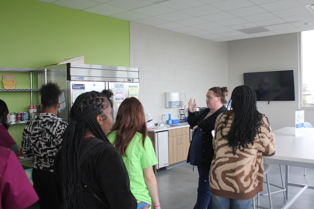 Hands-on healthcare exploration! 🩺 Our Health Science students recently had an incredible experience on their college tour at Galen College of Nursing!  Students didn't just walk the campus—they stepped right into the action, engaging in hands-on simulations in Galen's state-of-the-art labs. They got a real feel for nursing, patient care, and the advanced skills required for their future careers.  Thank you to Galen College of Nursing for giving our Chargers this amazing, practical look at the post-secondary pathway in healthcare! 💙⚡️