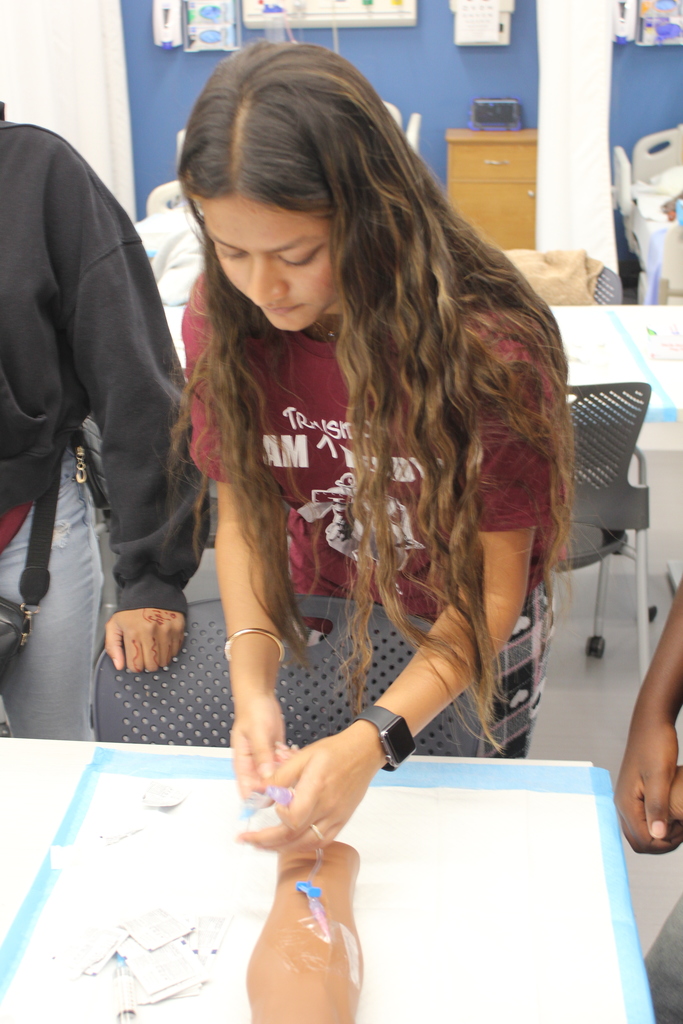 Hands-on healthcare exploration! 🩺 Our Health Science students recently had an incredible experience on their college tour at Galen College of Nursing!  Students didn't just walk the campus—they stepped right into the action, engaging in hands-on simulations in Galen's state-of-the-art labs. They got a real feel for nursing, patient care, and the advanced skills required for their future careers.  Thank you to Galen College of Nursing for giving our Chargers this amazing, practical look at the post-secondary pathway in healthcare! 💙⚡️