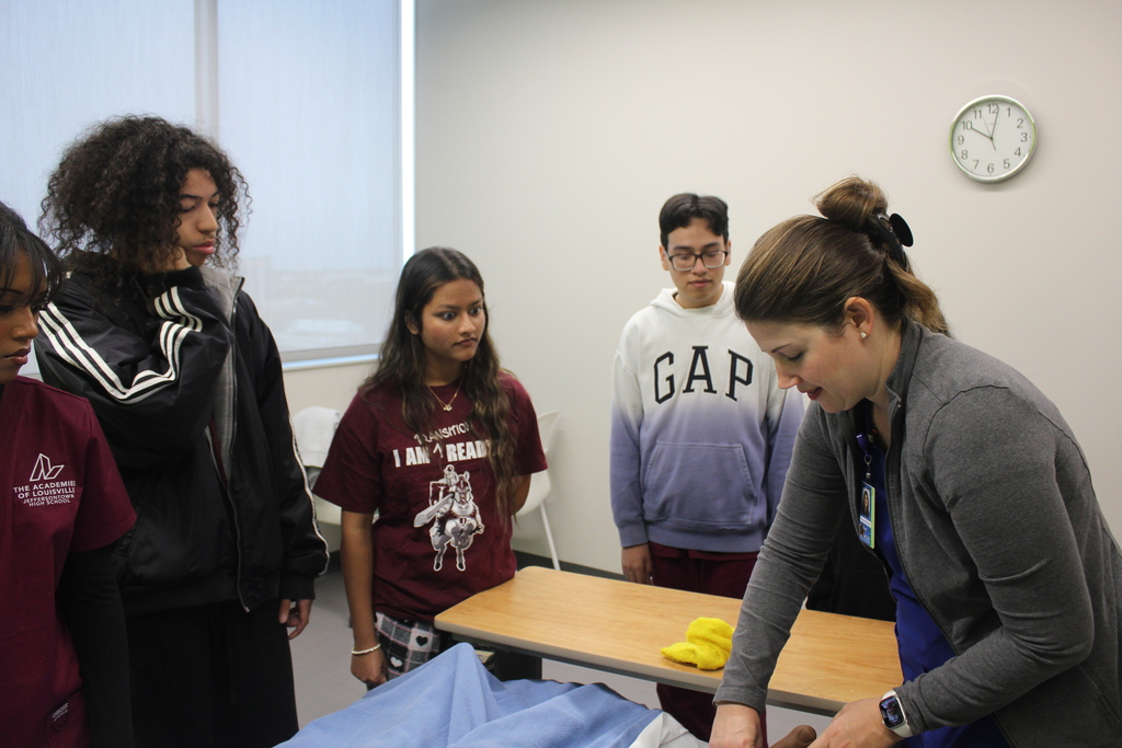 Hands-on healthcare exploration! 🩺 Our Health Science students recently had an incredible experience on their college tour at Galen College of Nursing!  Students didn't just walk the campus—they stepped right into the action, engaging in hands-on simulations in Galen's state-of-the-art labs. They got a real feel for nursing, patient care, and the advanced skills required for their future careers.  Thank you to Galen College of Nursing for giving our Chargers this amazing, practical look at the post-secondary pathway in healthcare! 💙⚡️