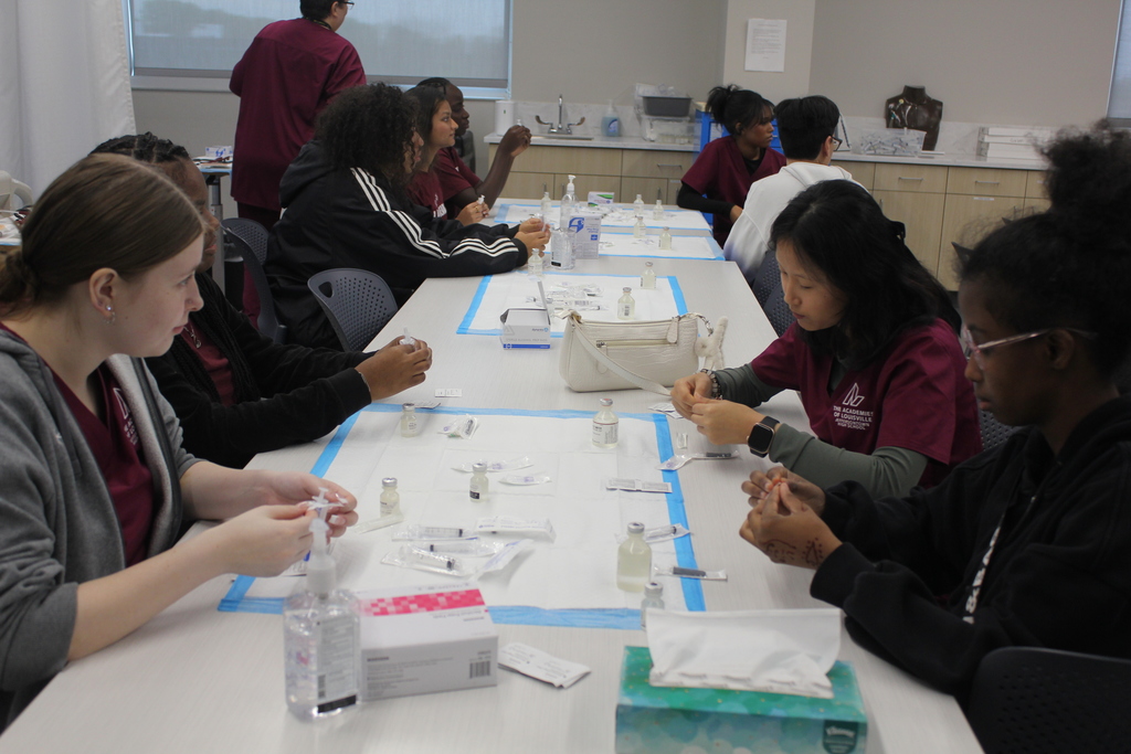 Hands-on healthcare exploration! 🩺 Our Health Science students recently had an incredible experience on their college tour at Galen College of Nursing!  Students didn't just walk the campus—they stepped right into the action, engaging in hands-on simulations in Galen's state-of-the-art labs. They got a real feel for nursing, patient care, and the advanced skills required for their future careers.  Thank you to Galen College of Nursing for giving our Chargers this amazing, practical look at the post-secondary pathway in healthcare! 💙⚡️