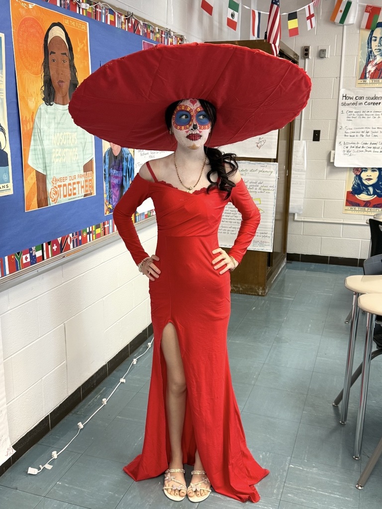 student in catrina makeup