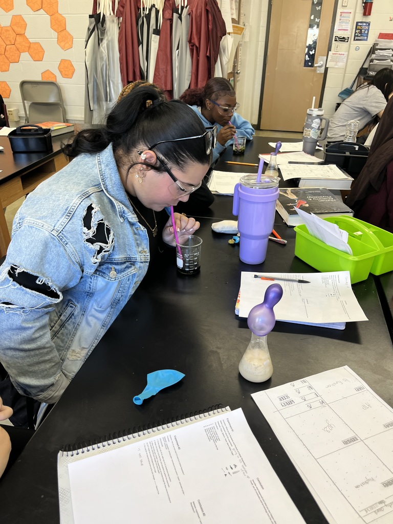 Invisible gas? Not anymore! 🤩 Our BIO classes saw Cellular Respiration in full swing recently. The process produced CO2 💨, which inflated a balloon 🎈, and caused Bromothymol Blue to shift from dark blue 🔵 to green 🟢. A perfect, visual demonstration of how cells generate energy! Way to go, scientists! 🔬🧬