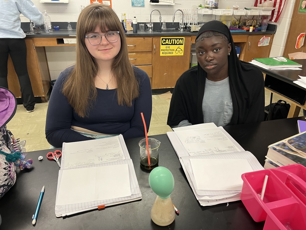 Invisible gas? Not anymore! 🤩 Our BIO classes saw Cellular Respiration in full swing recently. The process produced CO2 💨, which inflated a balloon 🎈, and caused Bromothymol Blue to shift from dark blue 🔵 to green 🟢. A perfect, visual demonstration of how cells generate energy! Way to go, scientists! 🔬🧬