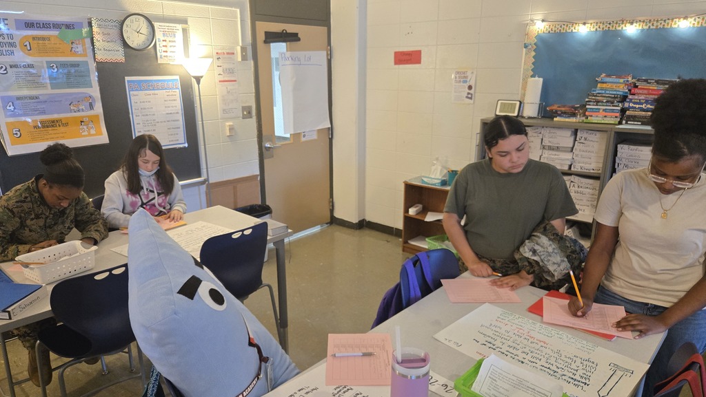 Larry the Lightningbolt made a surprise (and electric! ⚡) appearance at the Freshman Academy English classes Gallery Walk recently! He loved checking out the amazing student projects and helping them celebrate their hard work. We love seeing that Jtown spirit supporting academics! 📚