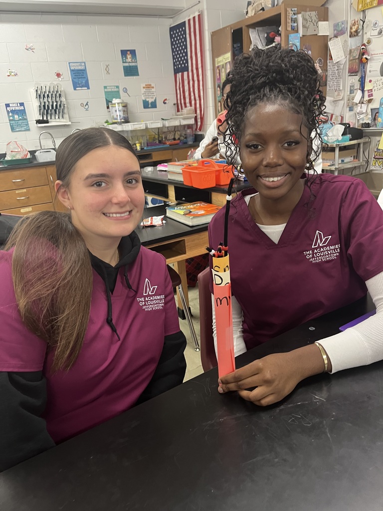 The Muscular System has SO many movable parts and brand-new vocabulary to master! 💪 Our Anatomy students tackled the challenge by creating intricate 3D models of the Myofibril. They were incredible Productive Collaborators and Effective Communicators while discussing how to assemble 10+ components! Brilliant work, scientists! 🧠