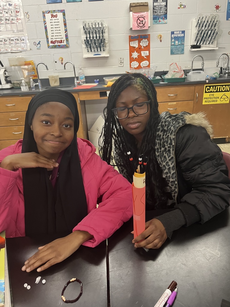 The Muscular System has SO many movable parts and brand-new vocabulary to master! 💪 Our Anatomy students tackled the challenge by creating intricate 3D models of the Myofibril. They were incredible Productive Collaborators and Effective Communicators while discussing how to assemble 10+ components! Brilliant work, scientists! 🧠