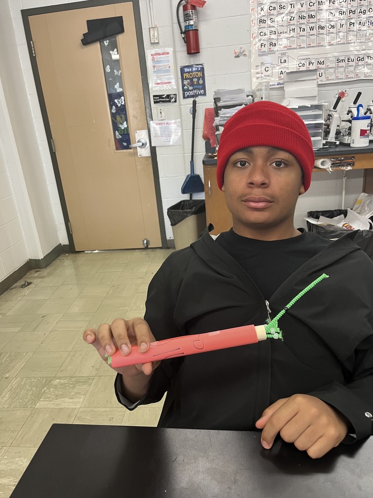 The Muscular System has SO many movable parts and brand-new vocabulary to master! 💪 Our Anatomy students tackled the challenge by creating intricate 3D models of the Myofibril. They were incredible Productive Collaborators and Effective Communicators while discussing how to assemble 10+ components! Brilliant work, scientists! 🧠