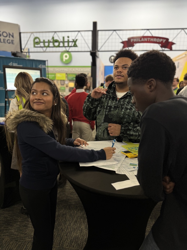 Our FBLA students crushed it at Junior Achievement's (JA) phenomenal Stock Market Challenge today! 📊📈  They didn't just learn about the market—they dove right into a high-stakes, hands-on trading simulation, making split-second decisions and competing against other teams. It's the ultimate test of teamwork, strategy, and quick thinking.  A huge thank you to JA and all the industry professionals for organizing this amazing, real-world experience for our future business leaders!