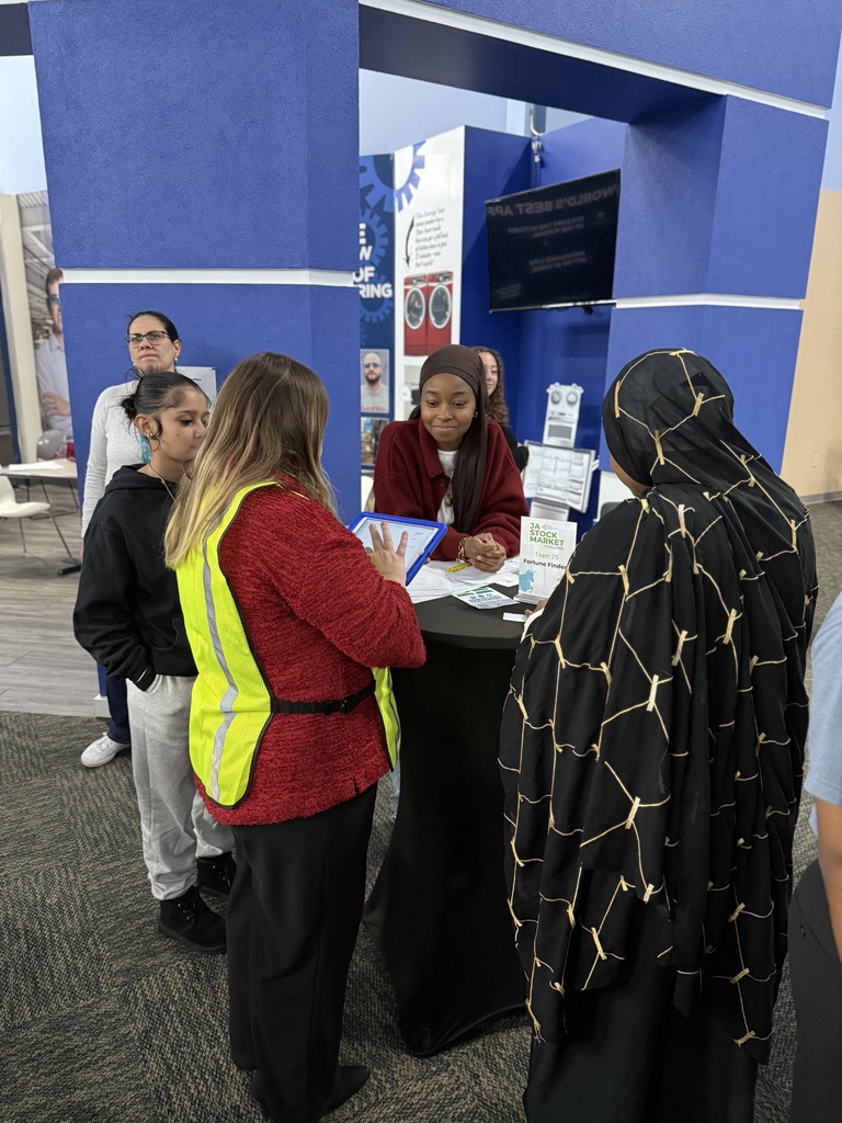 Our FBLA students crushed it at Junior Achievement's (JA) phenomenal Stock Market Challenge today! 📊📈  They didn't just learn about the market—they dove right into a high-stakes, hands-on trading simulation, making split-second decisions and competing against other teams. It's the ultimate test of teamwork, strategy, and quick thinking.  A huge thank you to JA and all the industry professionals for organizing this amazing, real-world experience for our future business leaders!