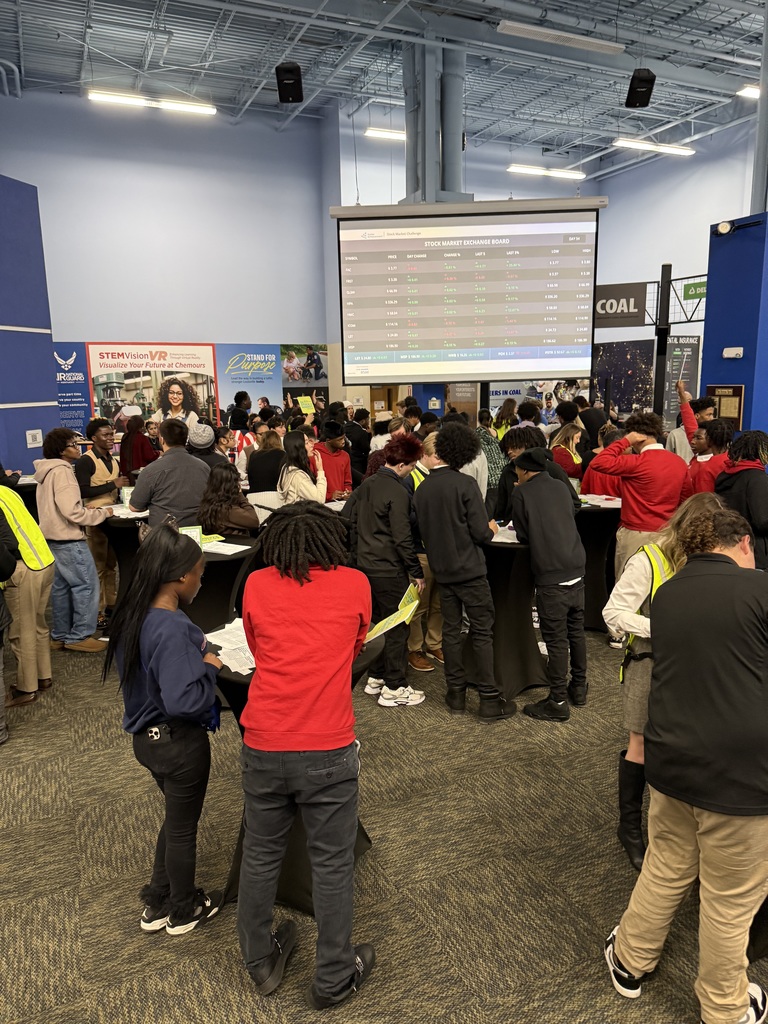 Our FBLA students crushed it at Junior Achievement's (JA) phenomenal Stock Market Challenge today! 📊📈  They didn't just learn about the market—they dove right into a high-stakes, hands-on trading simulation, making split-second decisions and competing against other teams. It's the ultimate test of teamwork, strategy, and quick thinking.  A huge thank you to JA and all the industry professionals for organizing this amazing, real-world experience for our future business leaders!