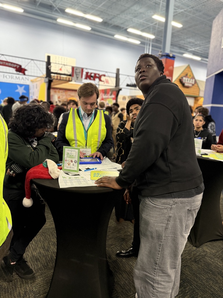 Our FBLA students crushed it at Junior Achievement's (JA) phenomenal Stock Market Challenge today! 📊📈  They didn't just learn about the market—they dove right into a high-stakes, hands-on trading simulation, making split-second decisions and competing against other teams. It's the ultimate test of teamwork, strategy, and quick thinking.  A huge thank you to JA and all the industry professionals for organizing this amazing, real-world experience for our future business leaders!