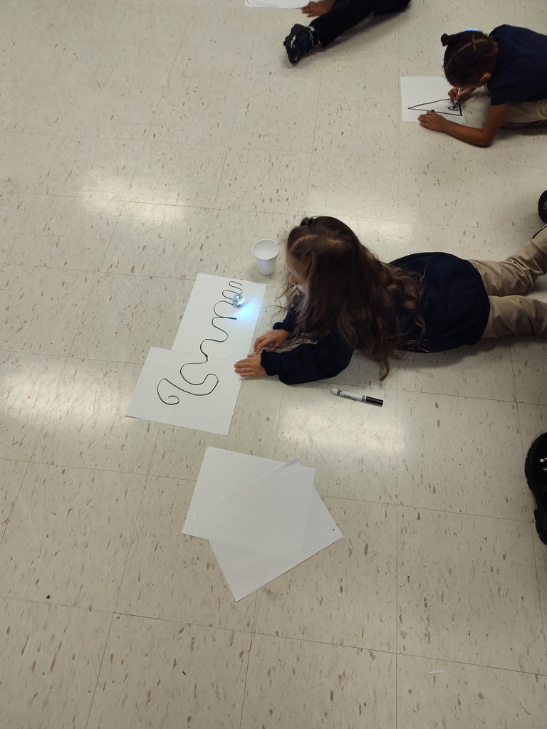kindergarteners playing with ozobots 