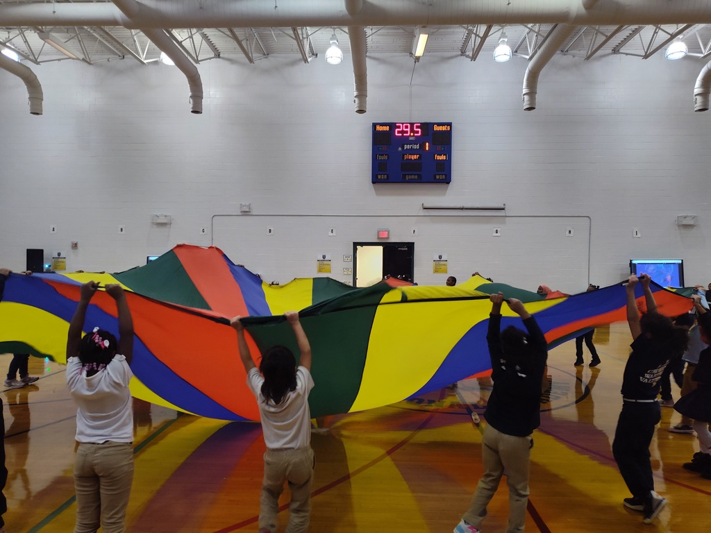 1st graders playing with the parachute in P.E.