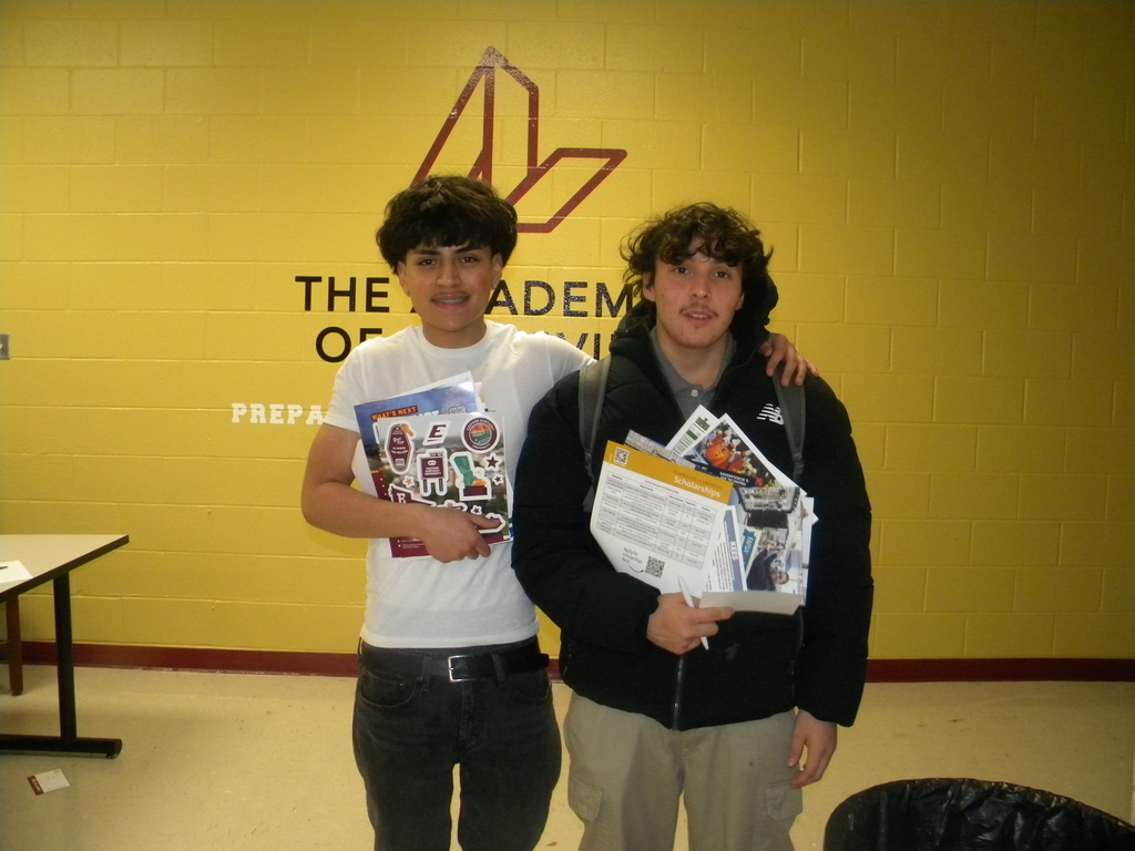 students at college fairstudents at college fair