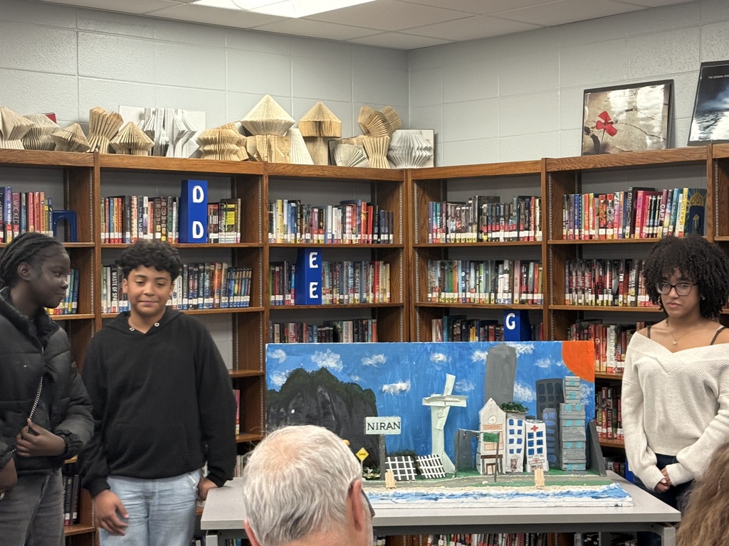 Students presenting their city project 