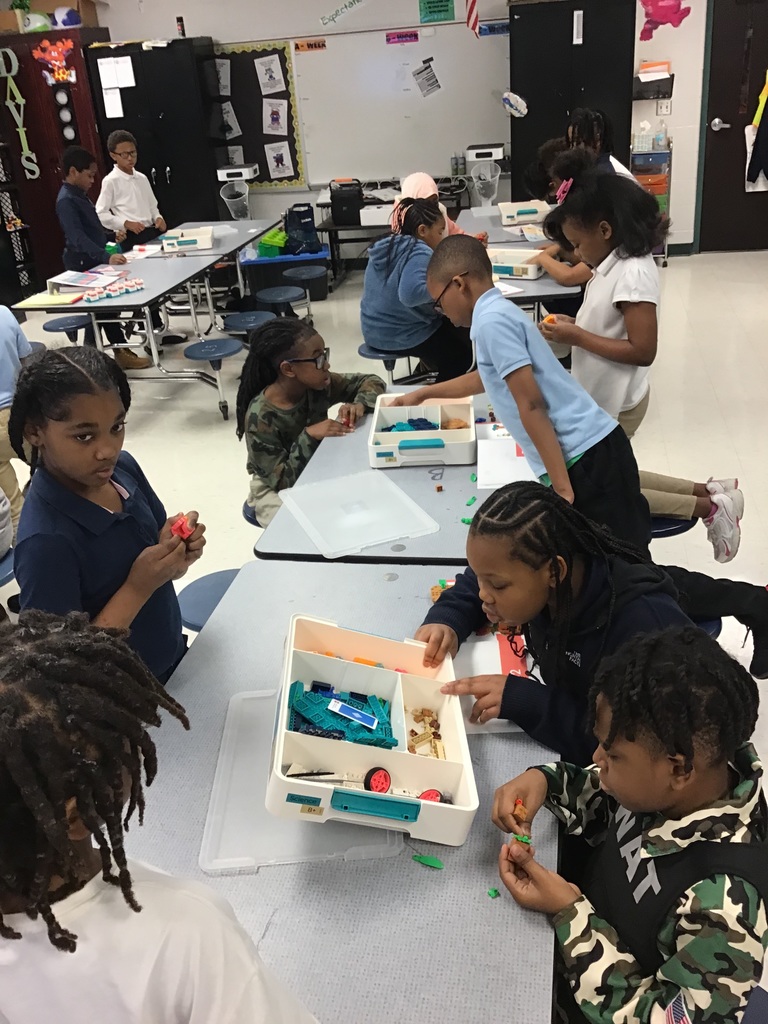 Students in 4th and 5th grade are starting their exploration with our new Lego Science kits!