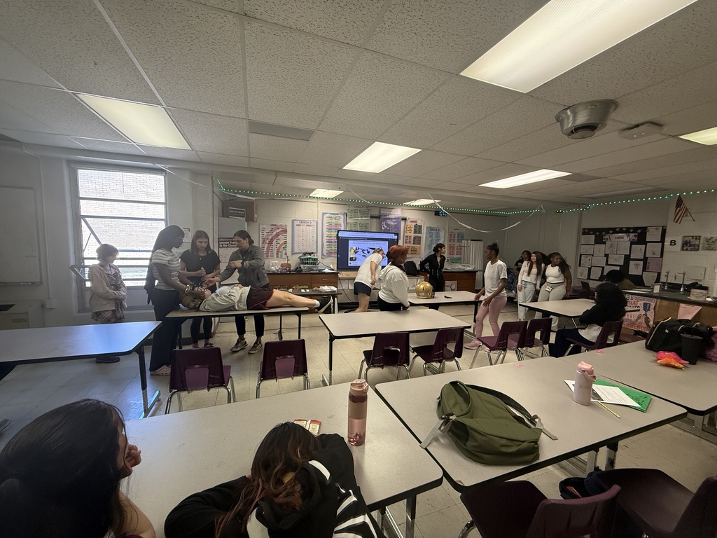 Bringing the field to the classroom! 🏥🏈  A huge thank you to UofL Health Sports Medicine for visiting our Allied Health students recently! It was an incredible day of learning that bridged the gap between the sidelines and the clinic.  Our students took a deep dive into:  🏃 Career Paths: Exploring the diverse opportunities within the world of Sports Medicine.  🤝 Collaboration: Learning how athletic trainers work hand-in-hand with physical therapists, surgeons, and other healthcare specialists.  👣 Shadowing: Discussing real-world opportunities to see healthcare in action.  The highlight of the day was the hands-on lab, where students practiced the critical skills of managing sideline C-spine injuries and safe equipment removal. Learning how to stabilize an athlete in those high-pressure moments is a vital skill for any future healthcare professional!