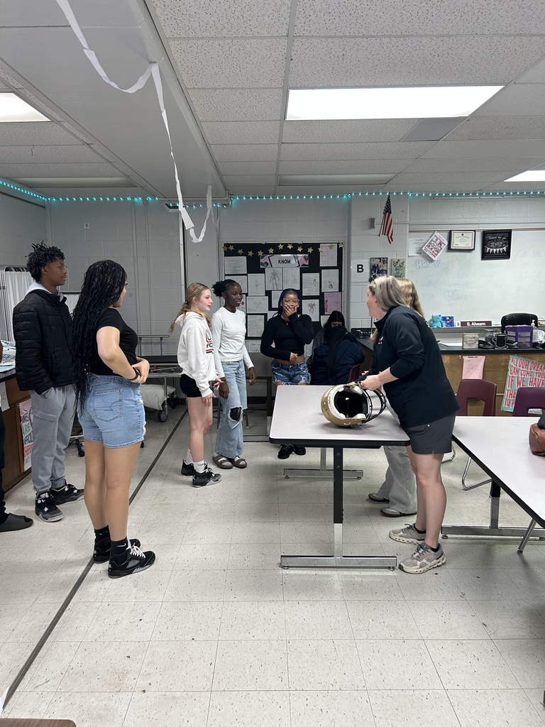 Bringing the field to the classroom! 🏥🏈  A huge thank you to UofL Health Sports Medicine for visiting our Allied Health students recently! It was an incredible day of learning that bridged the gap between the sidelines and the clinic.  Our students took a deep dive into:  🏃 Career Paths: Exploring the diverse opportunities within the world of Sports Medicine.  🤝 Collaboration: Learning how athletic trainers work hand-in-hand with physical therapists, surgeons, and other healthcare specialists.  👣 Shadowing: Discussing real-world opportunities to see healthcare in action.  The highlight of the day was the hands-on lab, where students practiced the critical skills of managing sideline C-spine injuries and safe equipment removal. Learning how to stabilize an athlete in those high-pressure moments is a vital skill for any future healthcare professional!