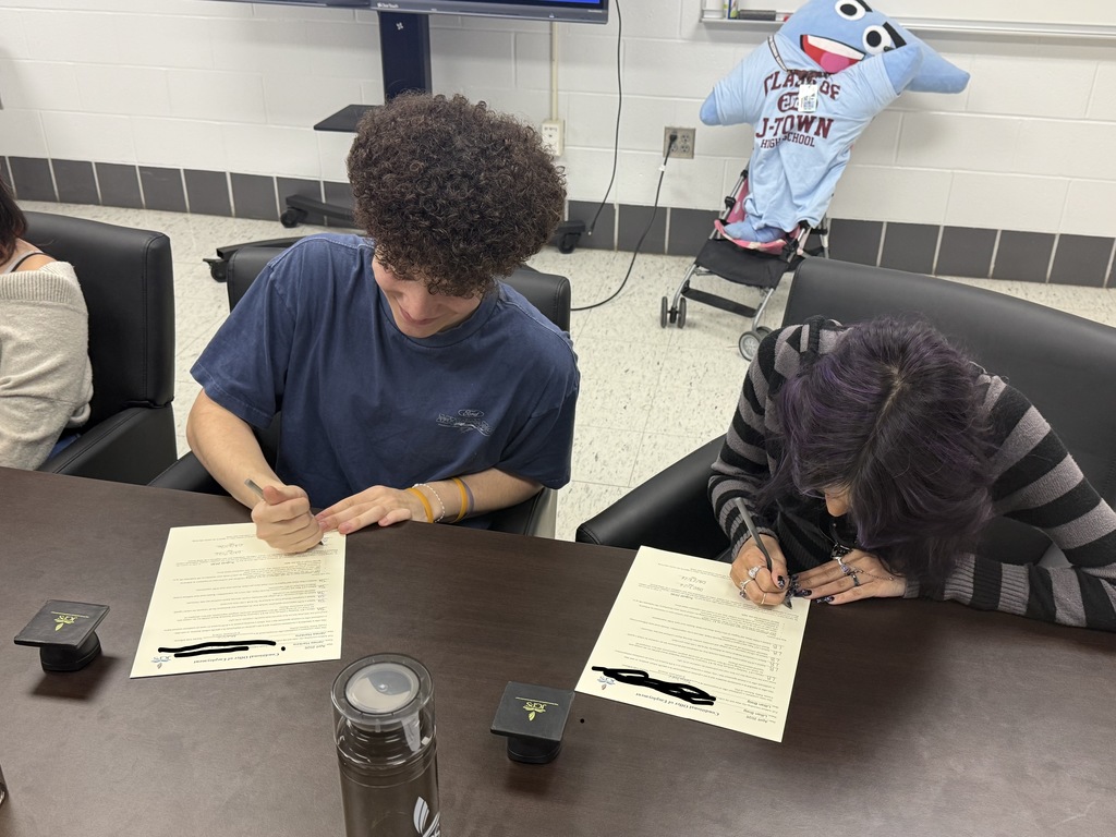 The future of education starts right here! 🍎⚡️  Huge congratulations to our Teaching & Learning students who officially signed their JCPS Conditional Offer Letters today! This is a massive milestone as these future educators commit to returning to JCPS to lead their own classrooms after they finish their degrees.  By signing these letters, our students are:  📝 Securing their future: Locking in a direct path to employment within the district.  🎓 Committing to Excellence: Taking the first official step in their journey from student to professional educator.  🏫 Investing in our Community: Ensuring that the next generation of Louisville students will be taught by home-grown talent!  We are so incredibly proud of the hard work, heart, and dedication these students have shown in our Teaching & Learning pathway. We can't wait to see you back in the hallways as colleagues!