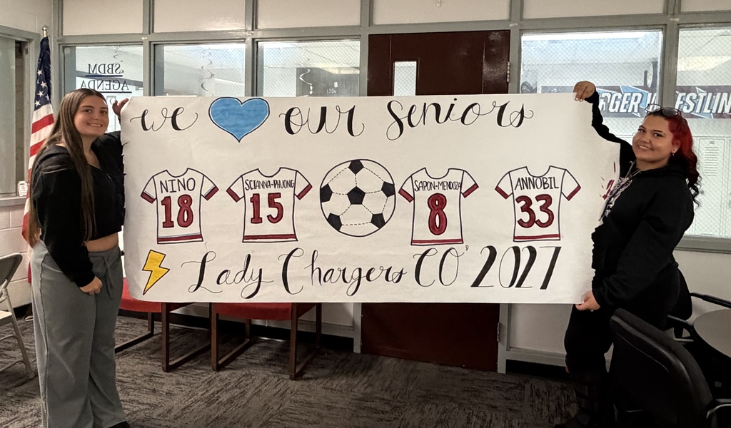 📣⚡ Pep Club is getting ready to bring the energy!  Our Chargers spent time making signs to cheer on our football team at Friday’s game AND celebrate our girls soccer seniors on Senior Night! ⚽🏈🎨  We love seeing our students show their school spirit and support their fellow Chargers! 🩵🤍⚡