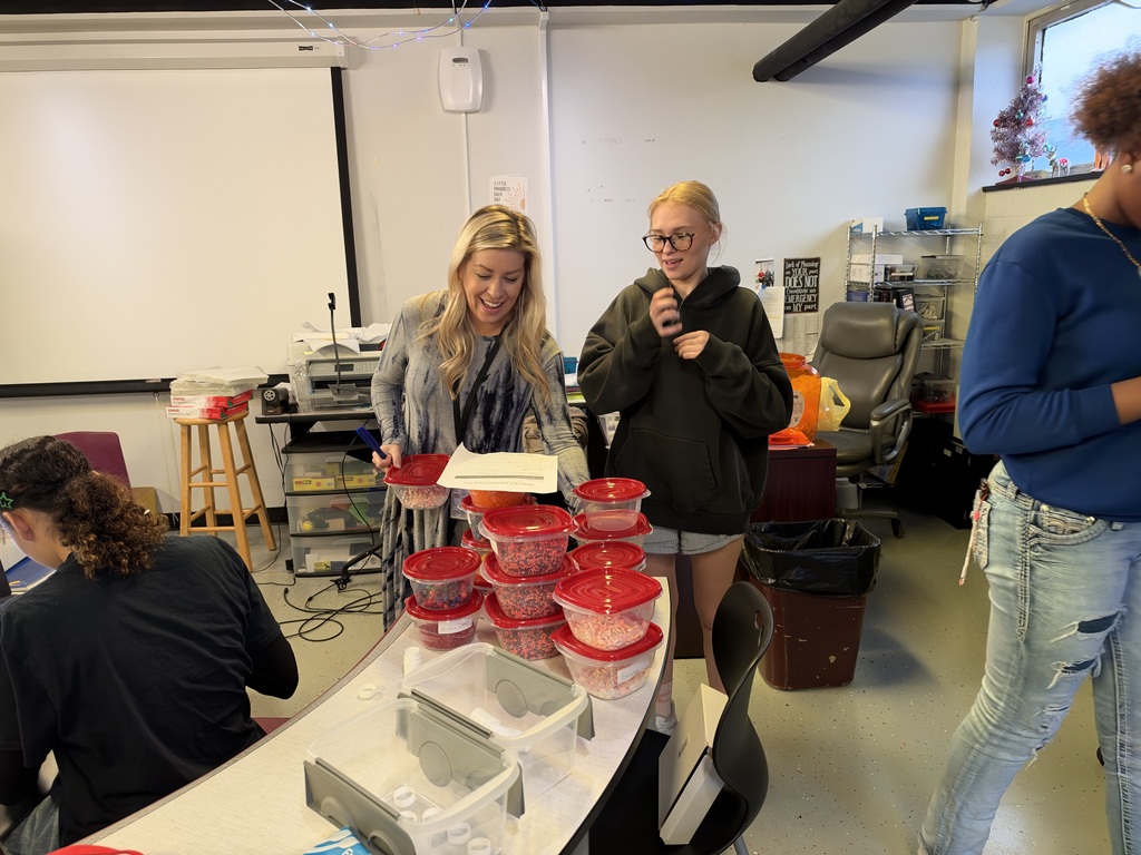 🍬💊 Sweet Skills in Health Science! Our Allied Health students are putting their pharmacy skills to the test with a sweet twist! Using candy to practice properly counting medications, students are developing the accuracy, attention to detail, and precision needed in a pharmacy setting. Hands-on learning has never been so sweet! 🩵⚡