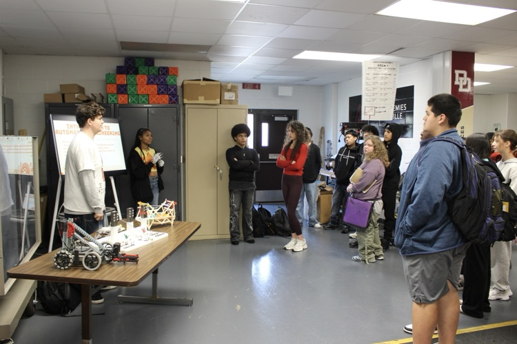 TEC students presenting to Freshman Showcase