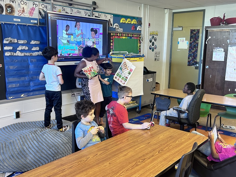 A volunteer reading to students
