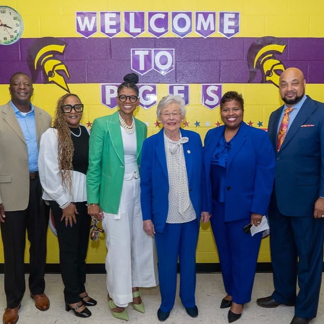 Members of the PG City Council, the PG Mayor, and Gov. Ivey posing for a picture.