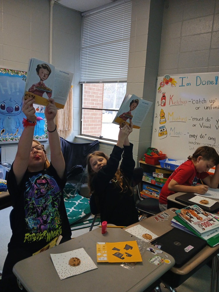 students having a thanksgiving snack