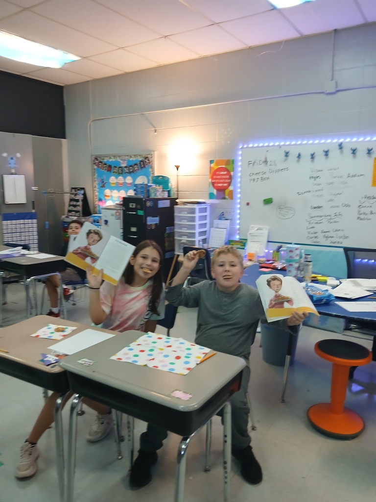 students having a thanksgiving snack