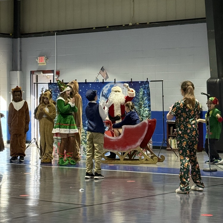 students drama performance 