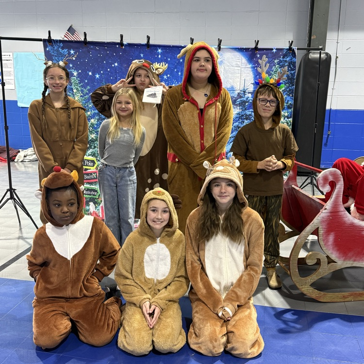 students drama performance 