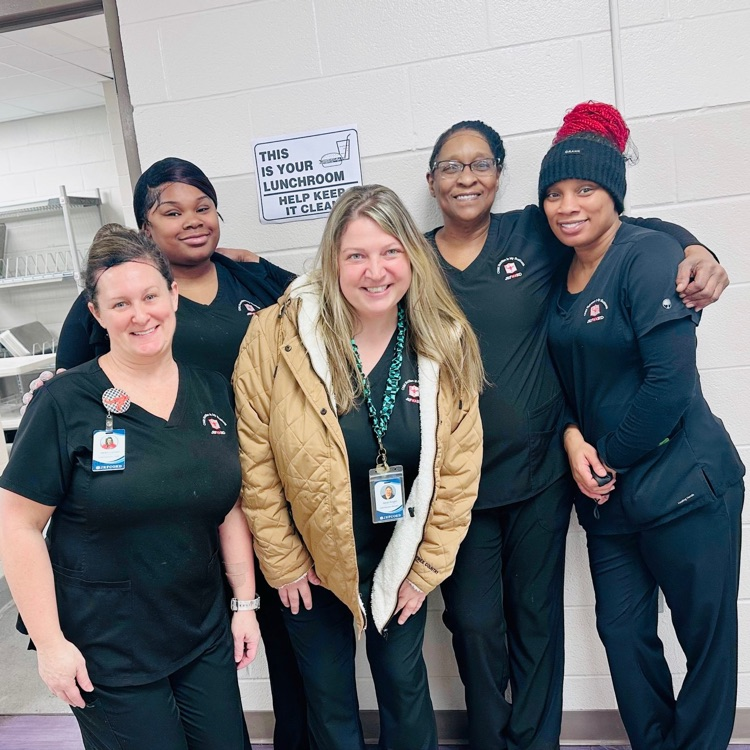 the cafeteria workers posing for a picture.