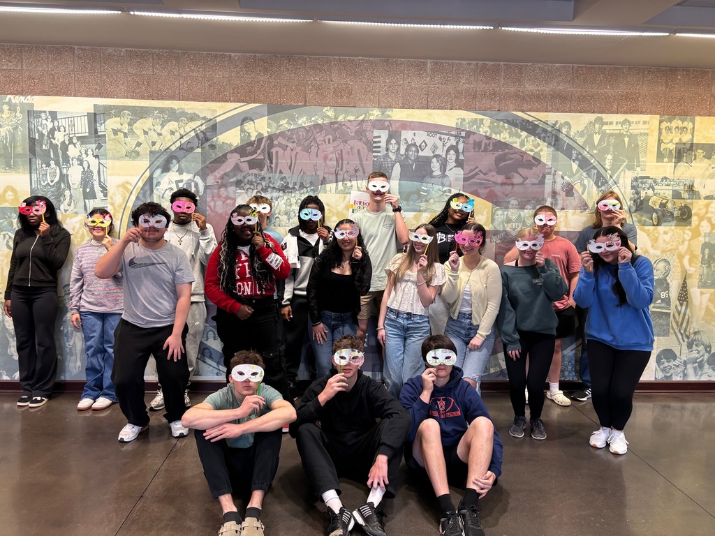 Ms. Bryson's freshmen advanced English classes are ready for the Capulet masquerade! They designed masks representing the antithetical ideas Shakespeare introduces in ACT I of Romeo and Juliet (love/hate, peace/violence, sadness/joy, etc), citing direct quotes from the play. 