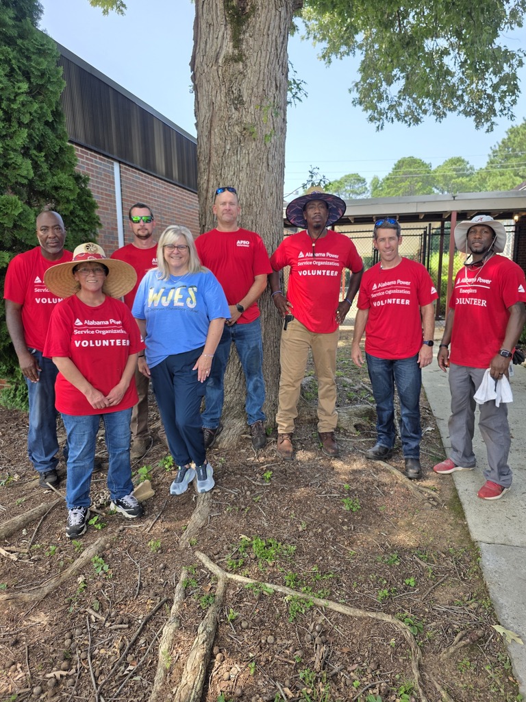 Alabama Power Service Organization volunteers and principal