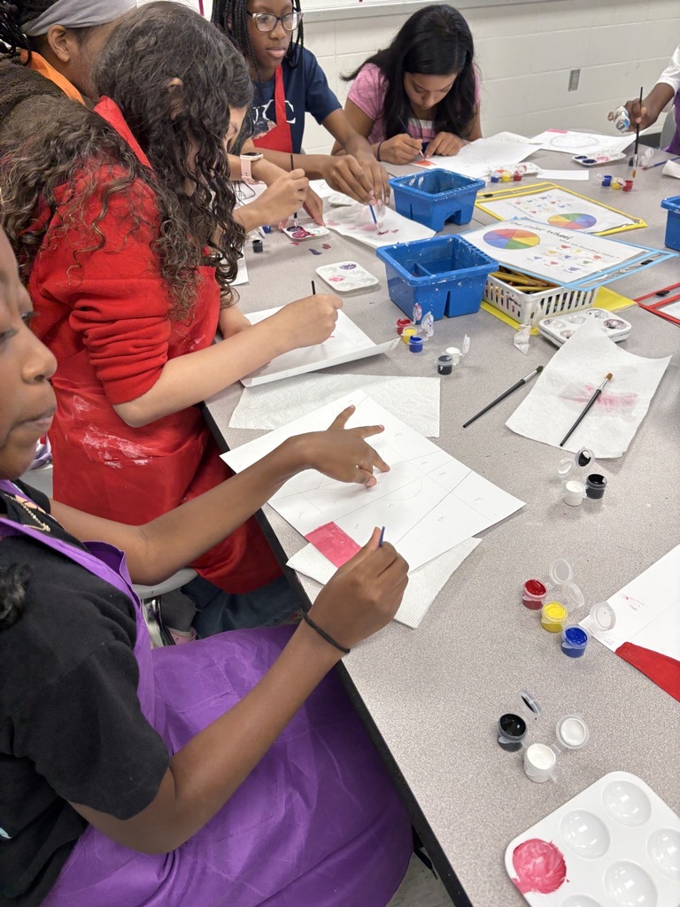 art students working in groups