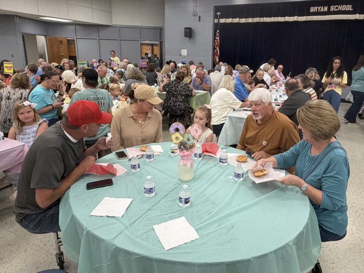 Grandparents and kindergarten students at tables