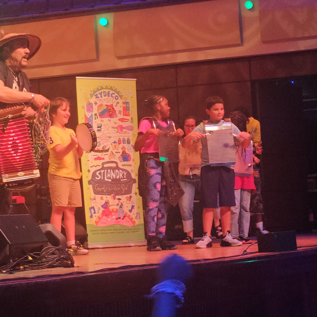 Students from different schools got to play frottoirs & tambourine on stage. 