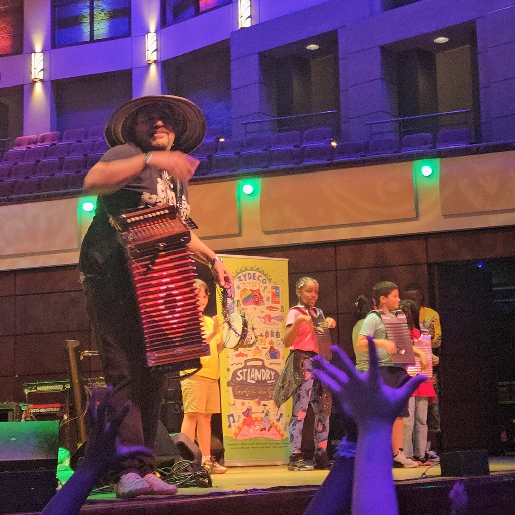 Students from different schools got to play frottoirs & tambourine on stage. 